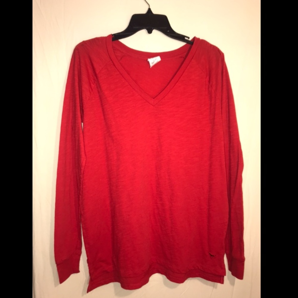 Long sleeve v neck shirt.